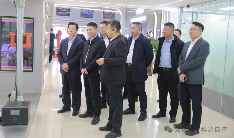 �����ǿص�ί��ǡ����³����ι�һ���߽�������ʱ�Կ����е���