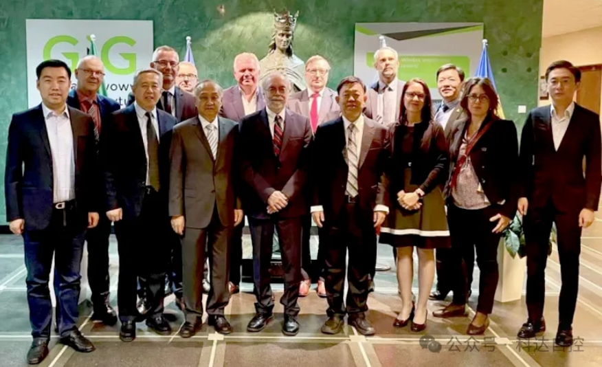 ���������³������������Ϲ�ú����˹�������л� ���� ���̽��ú�����������ǻۿ�ɽ����